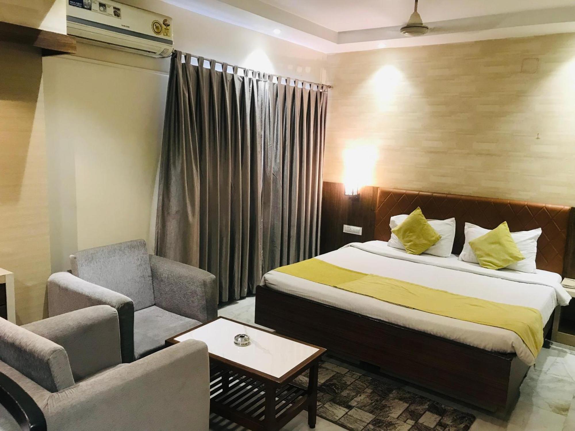 Pallavi International 3*